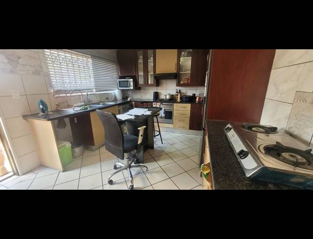 2 BEDROOM TOWNHOUSE FOR SALE IN FLORENTIA